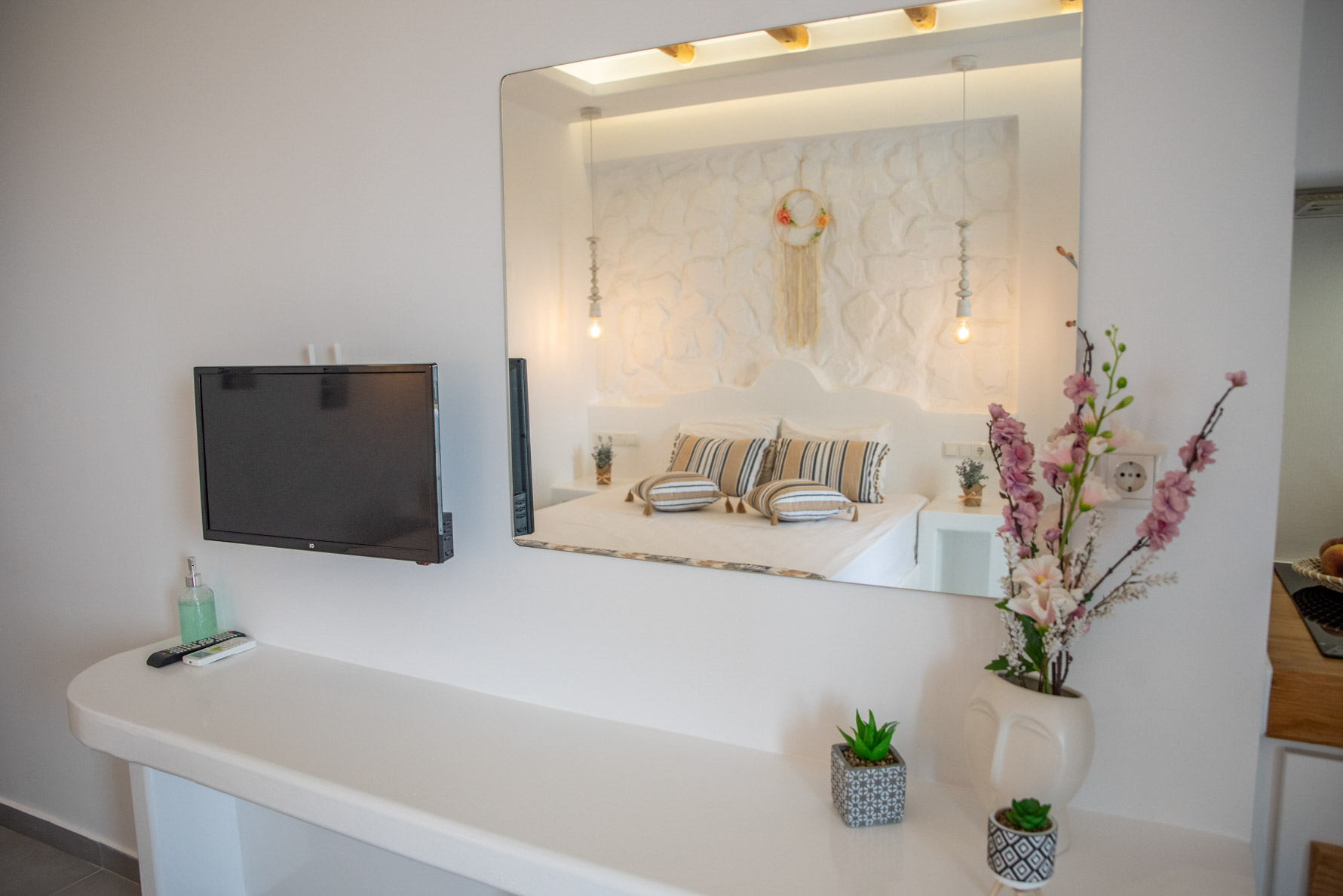 STUDIO 2 ADULT 38