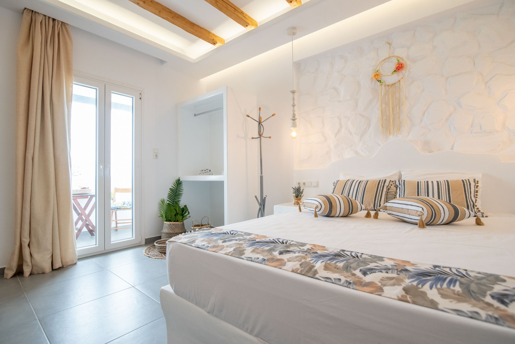 STUDIO 2 ADULT 6