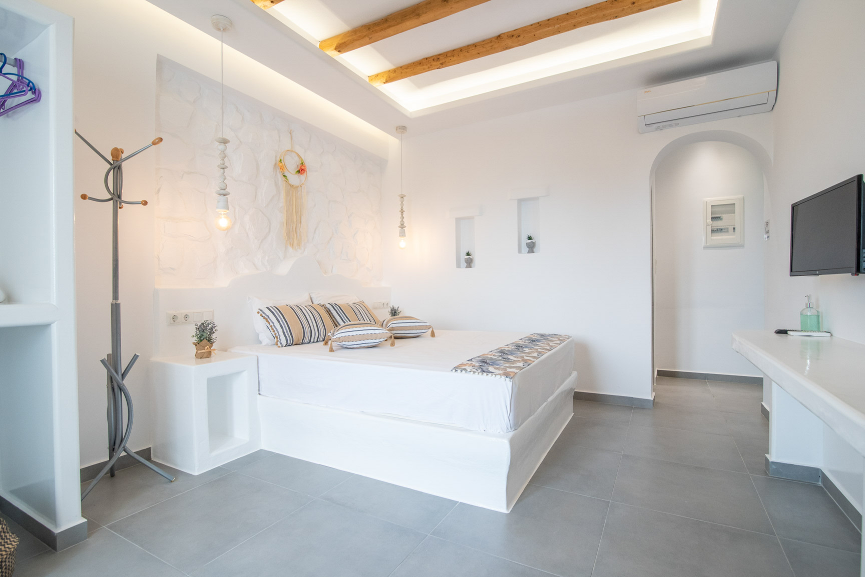 STUDIO 2 ADULT 9